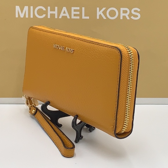 MICHAEL KORS LARGE TRAVEL CONTINENTAL WRISTLET WALLET MARIGOLD COLOR
NWT - Picture 10 of 16